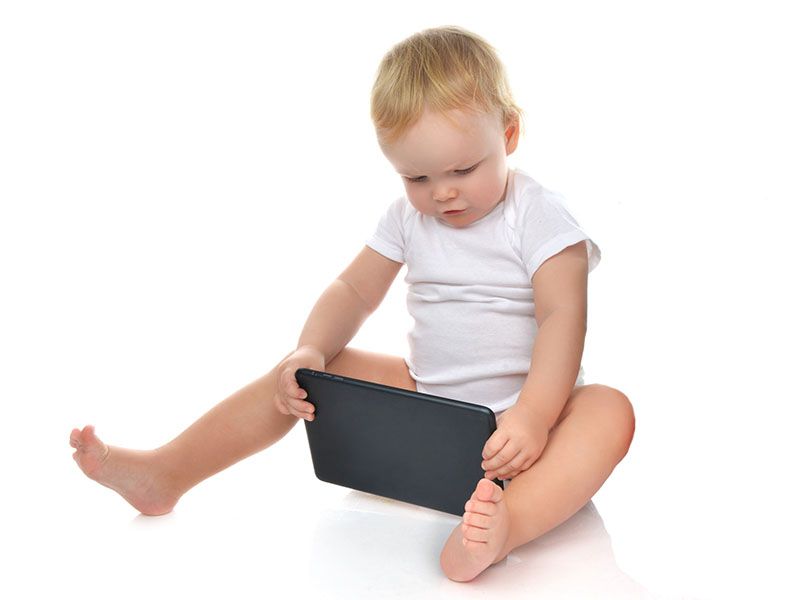 Speech delays in toddlers linked time using smartphones, tablets
