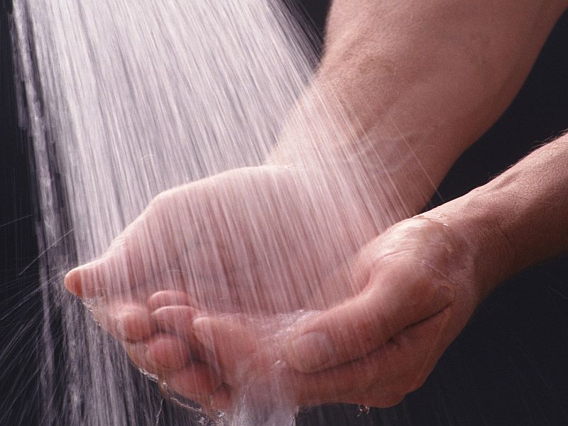 News Picture: Frequent Hand-Washing Tough on Those With Eczema