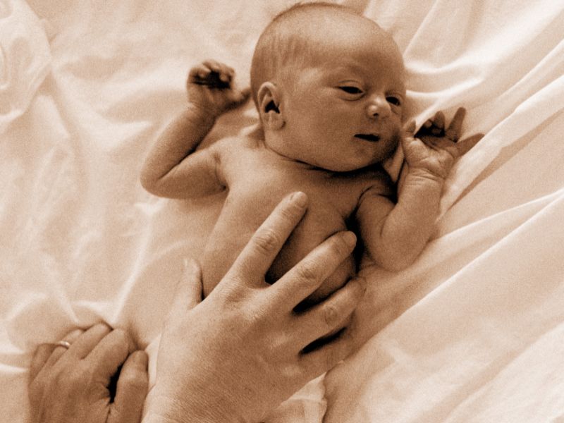 Delaying Baby's First Bath May Bring Benefits