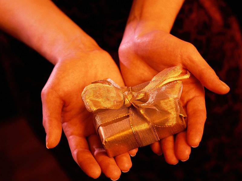 A Guide to Gift Shopping That's Good for Your Health