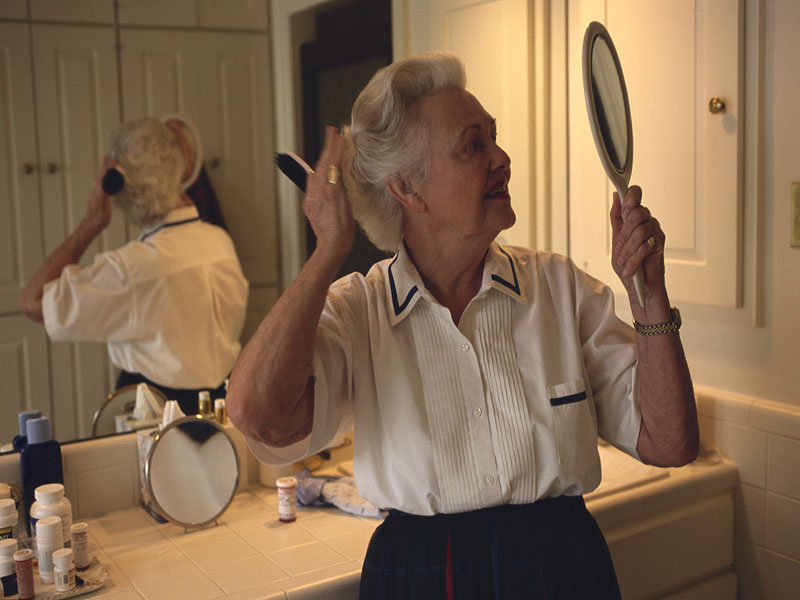 News Picture: Scientists Uncover Root of Graying, Thinning Hair