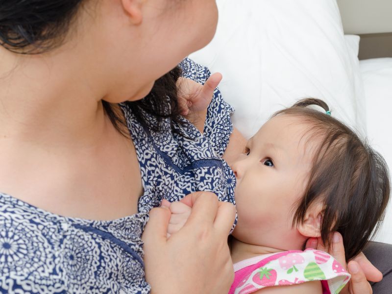 News Picture: Breast-Feeding Lowers Mom's Breast Cancer Risk: Study