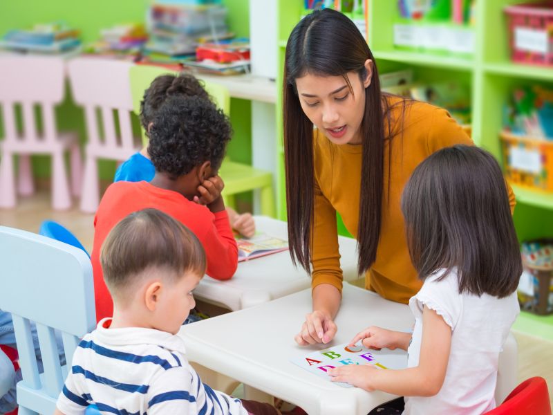 News Picture: When it Comes to Classroom Performance, Praising Kids Works Best