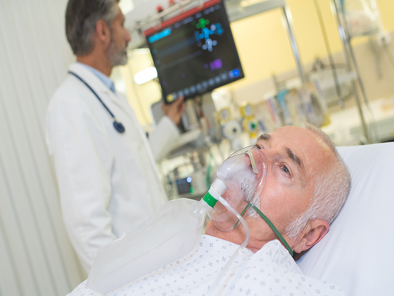 Pneumonia More Deadly Than Hip Fractures for Hospitalized Seniors