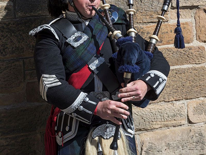 'Bagpipe' lung infection kills piper - UPI.com