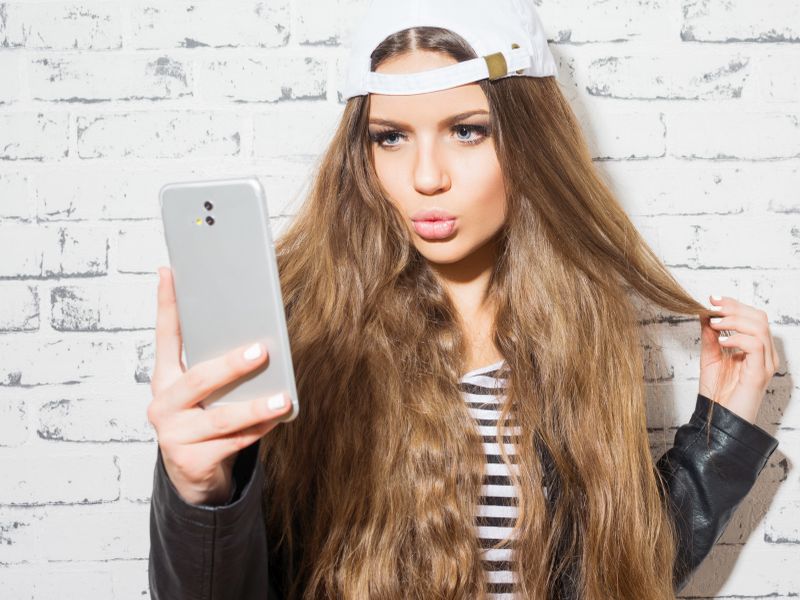 Posting All Those Selfies Online Could Backfire, Study Finds