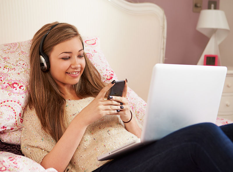 How to Help Your Teen Use Social Media Safely
